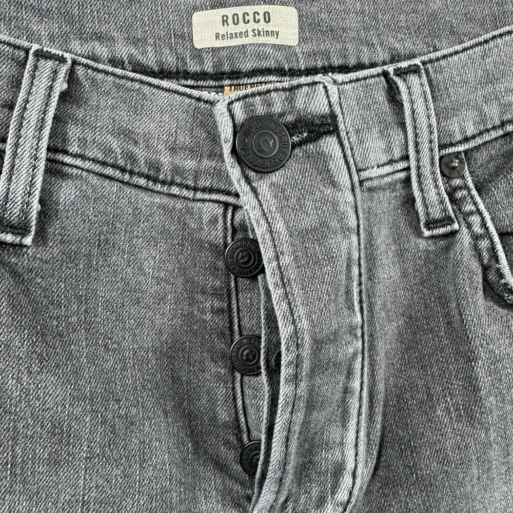 True Religion Rocco Moto Gray Wash Biker Jeans Mens 31x33 Relaxed Skinny